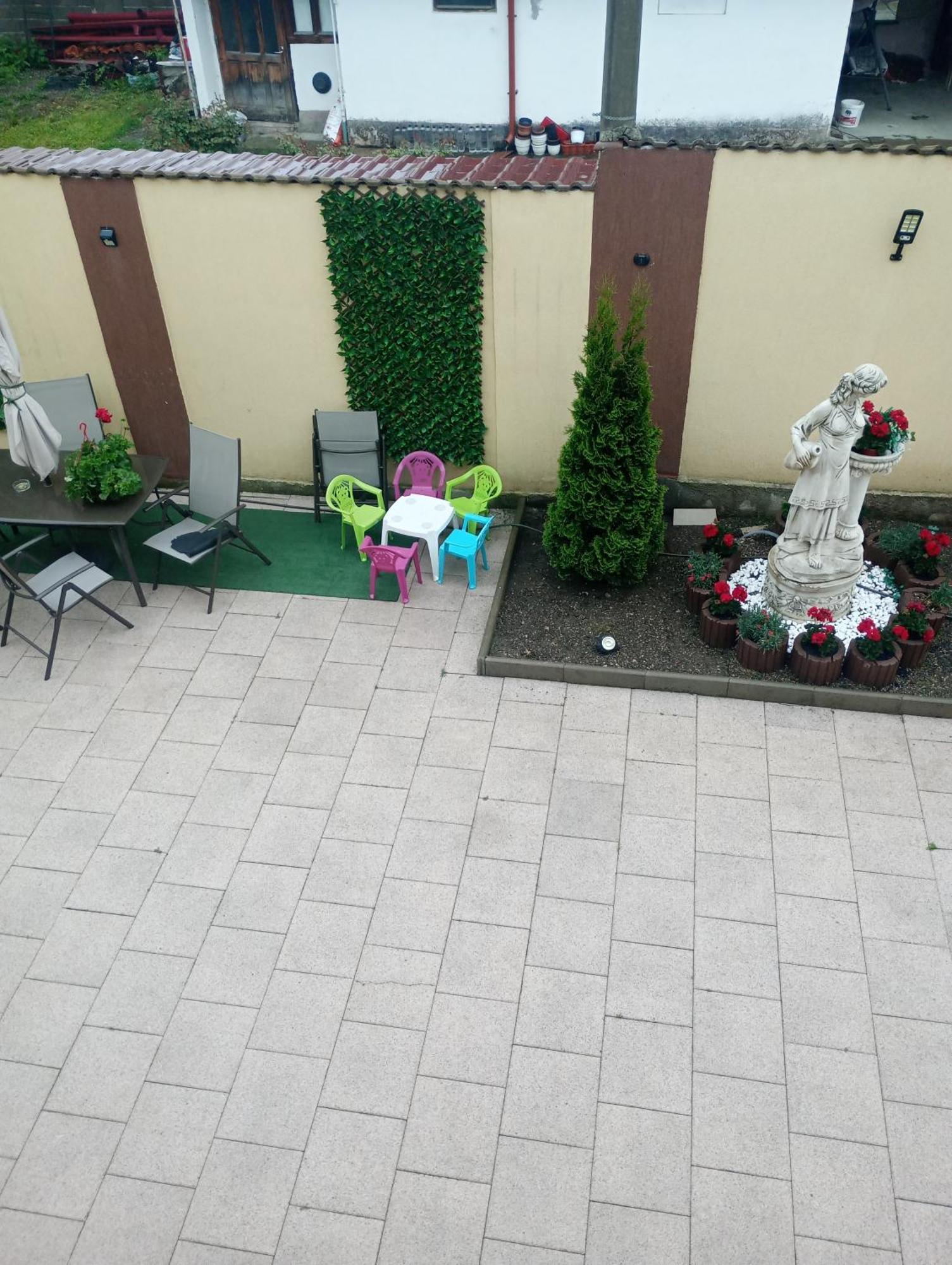 Izabella Guest House Sacele Exterior photo