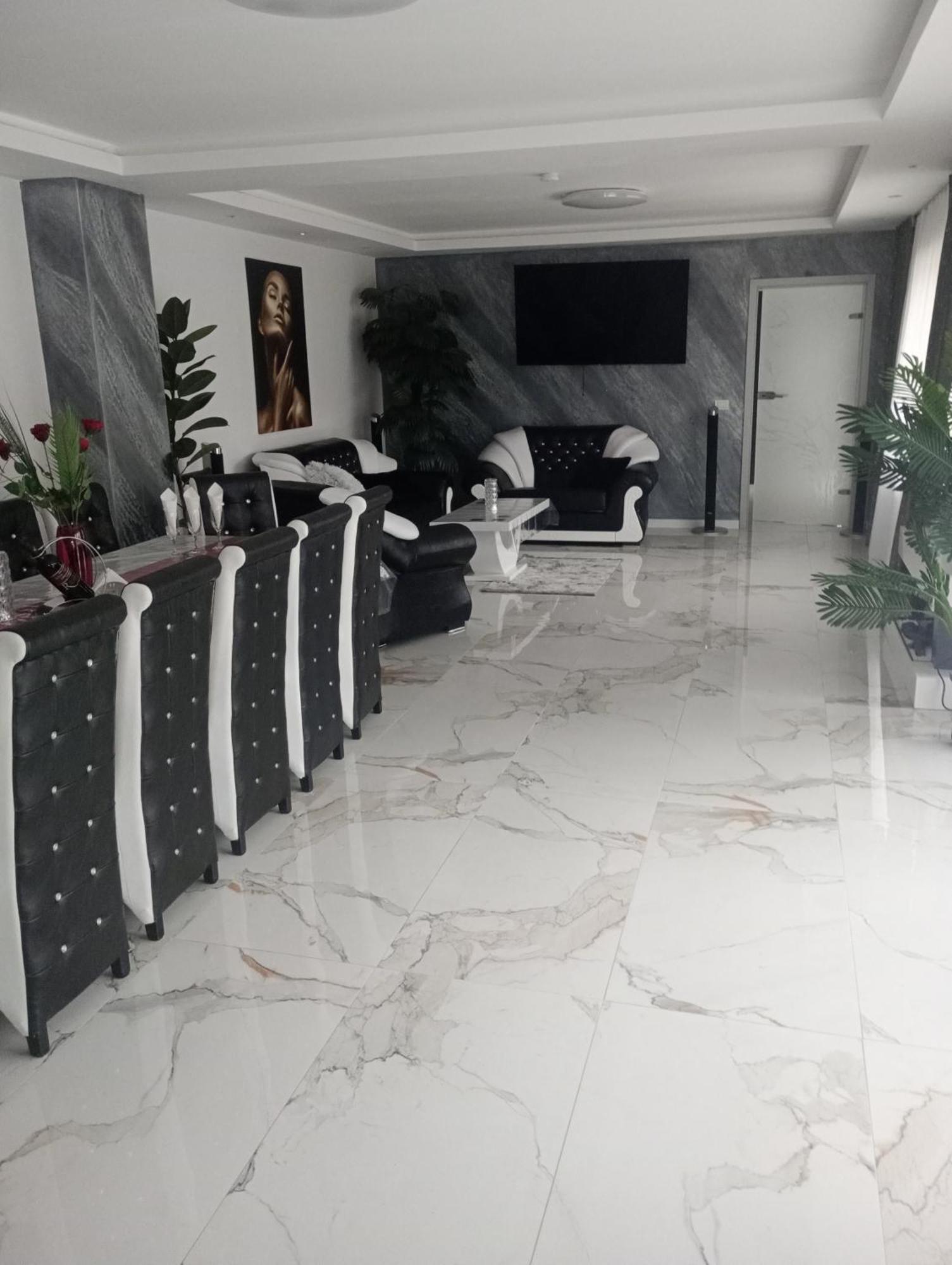 Izabella Guest House Sacele Exterior photo