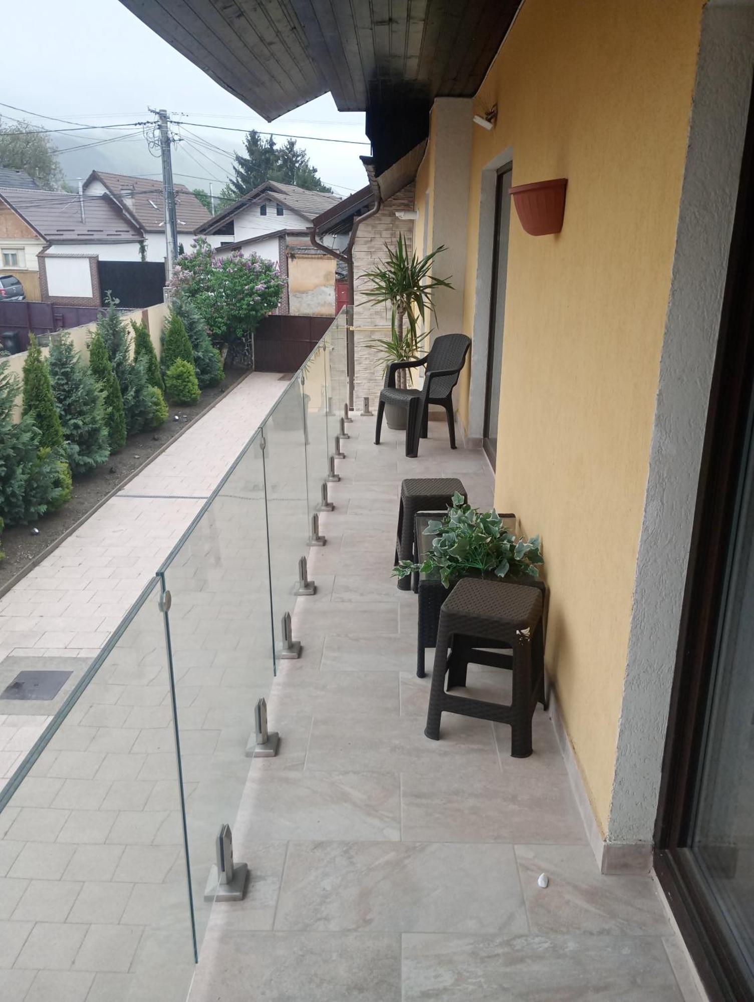 Izabella Guest House Sacele Exterior photo