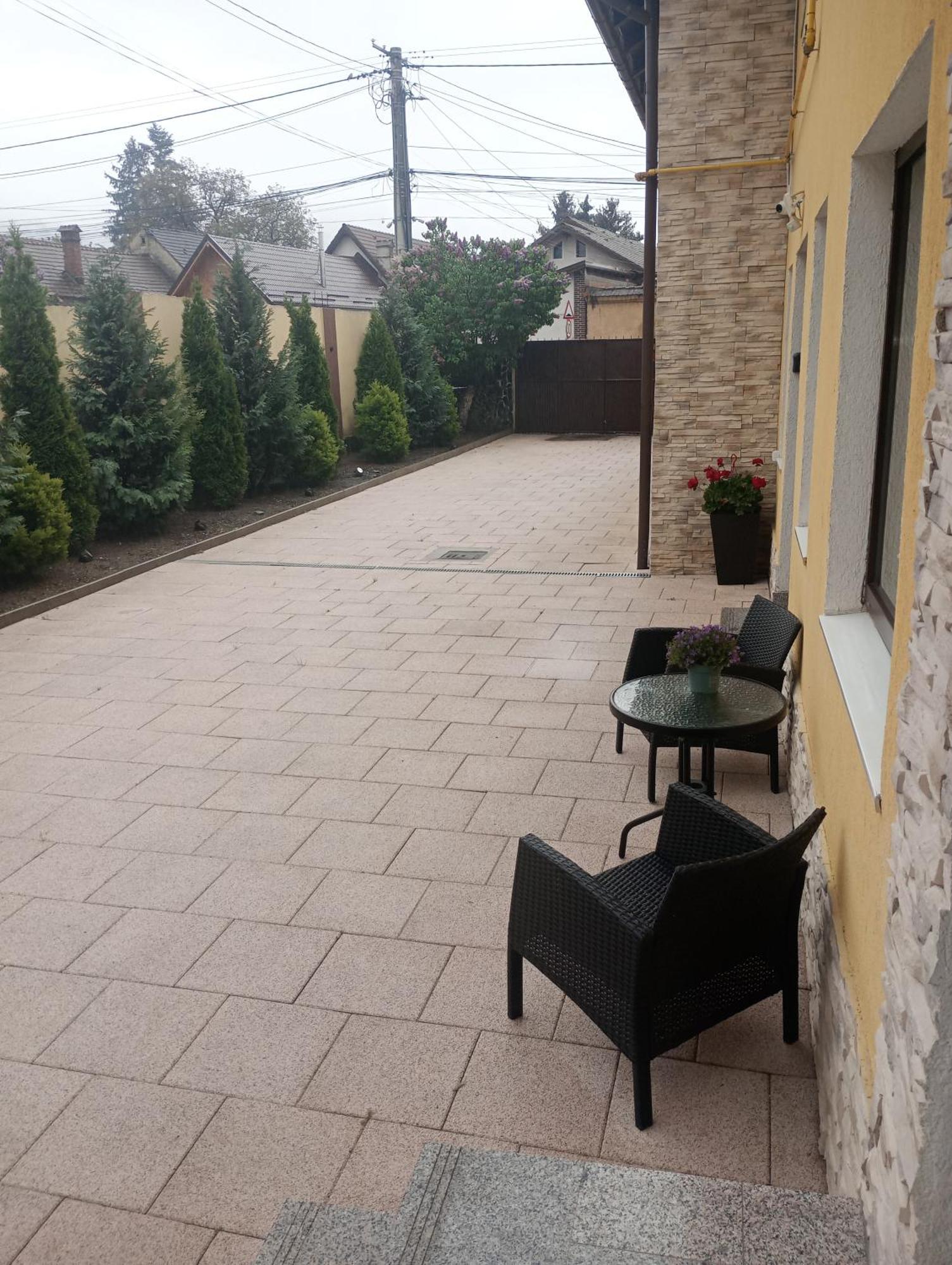 Izabella Guest House Sacele Exterior photo