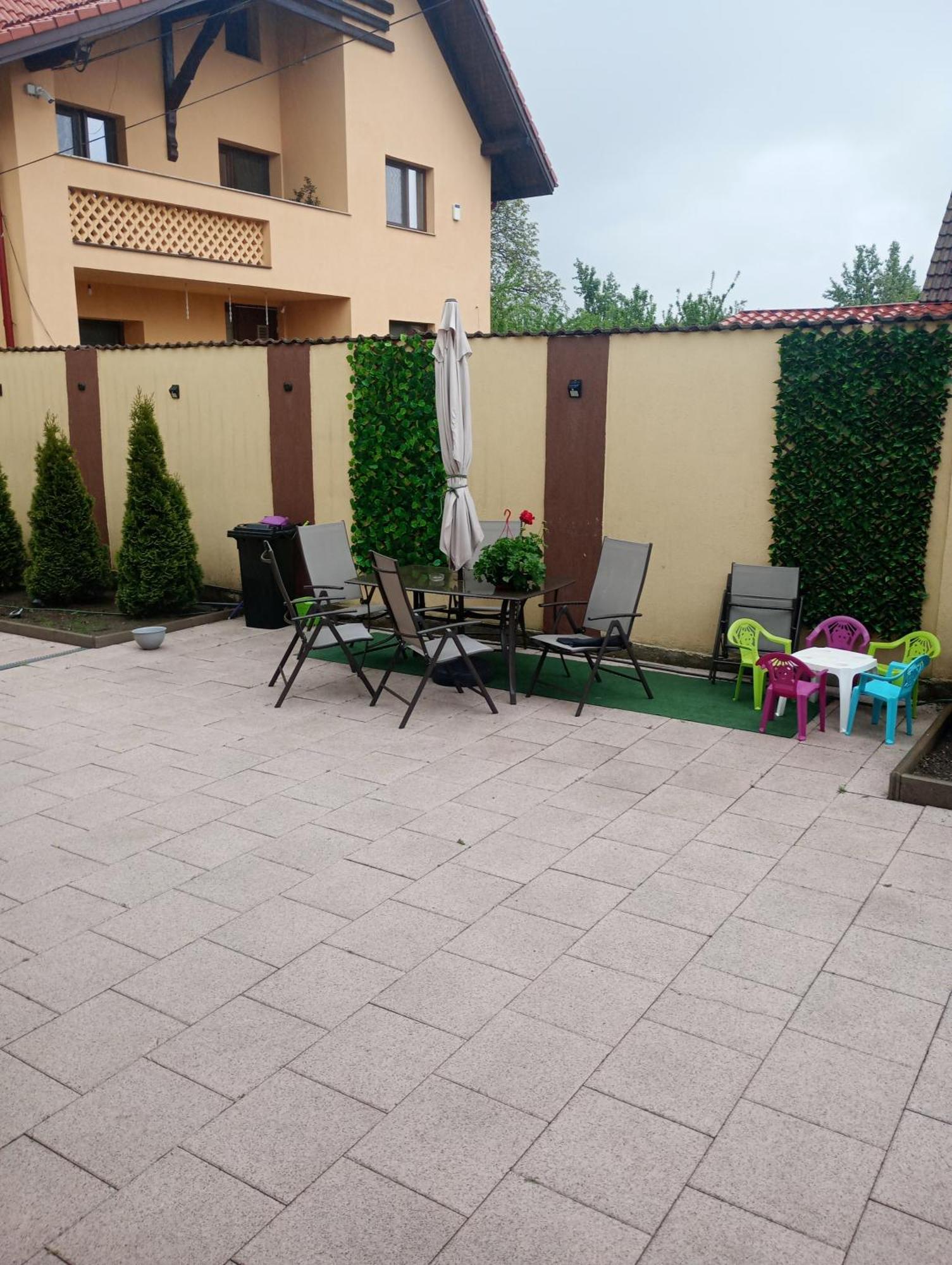 Izabella Guest House Sacele Exterior photo
